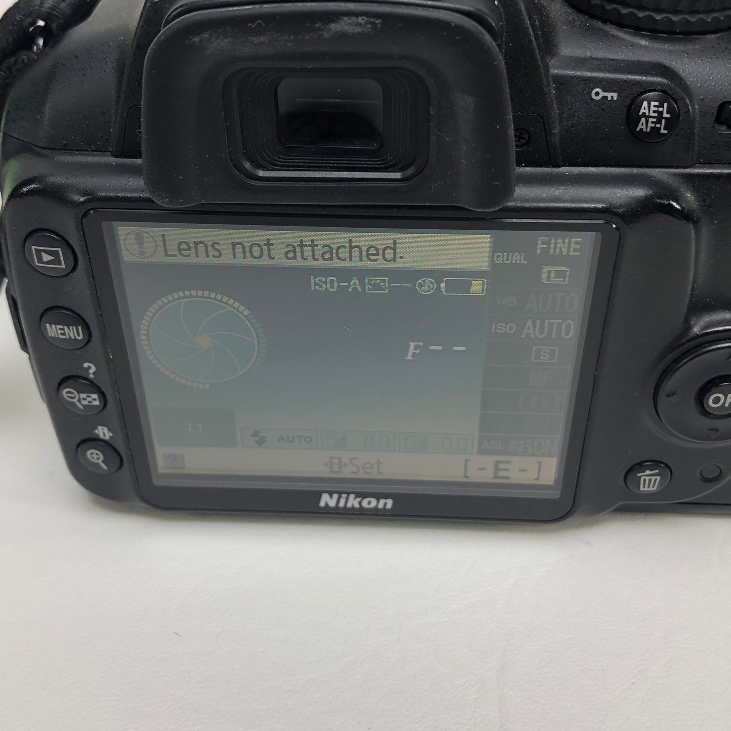 Nikon D3000 10.2MP Digital SLR DSLR Camera