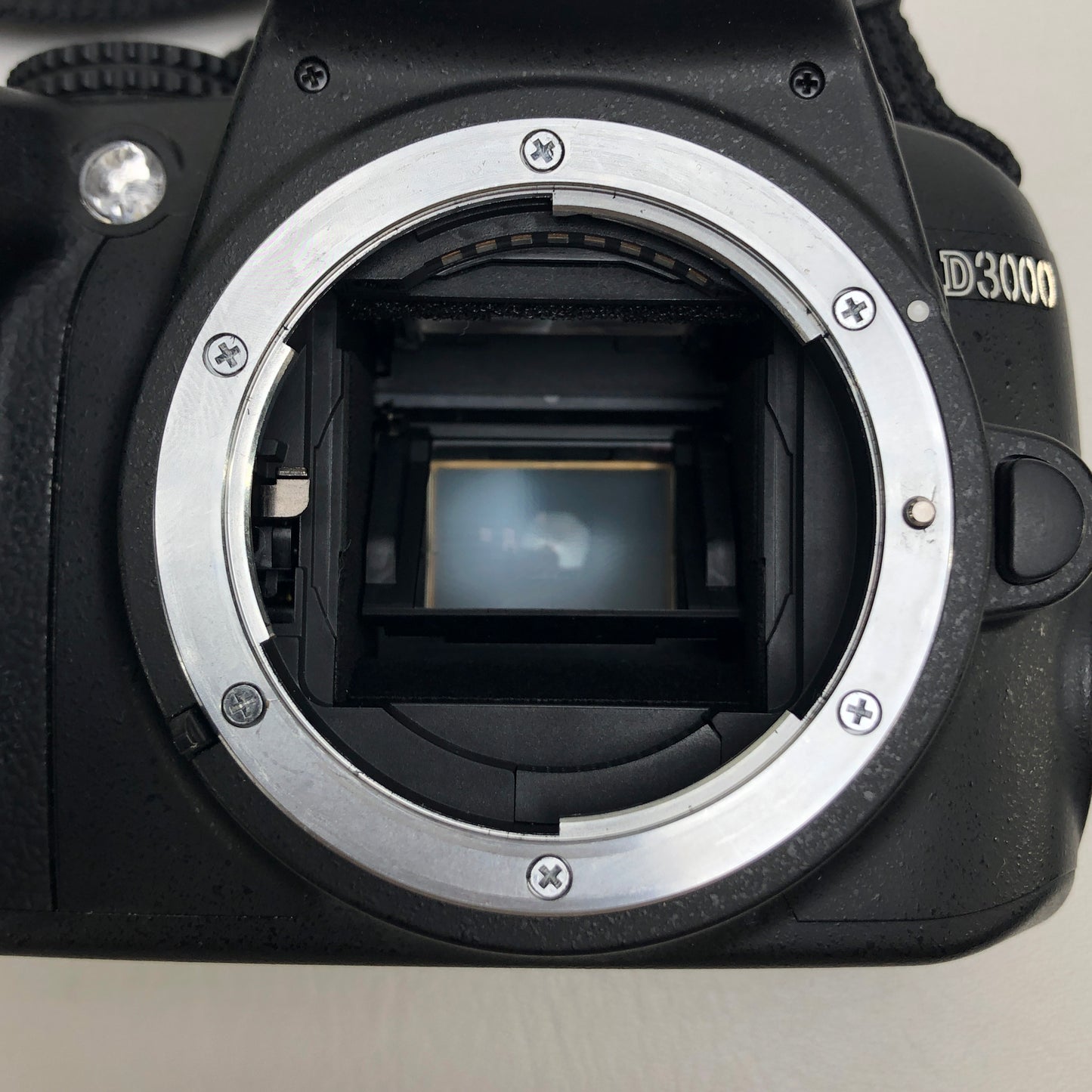 Nikon D3000 10.2MP Digital SLR DSLR Camera