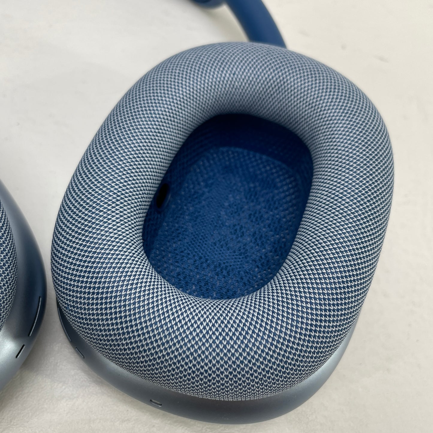 Apple AirPods Max Wireless Over-Ear Headphones Sky Blue MGYL3AM/A