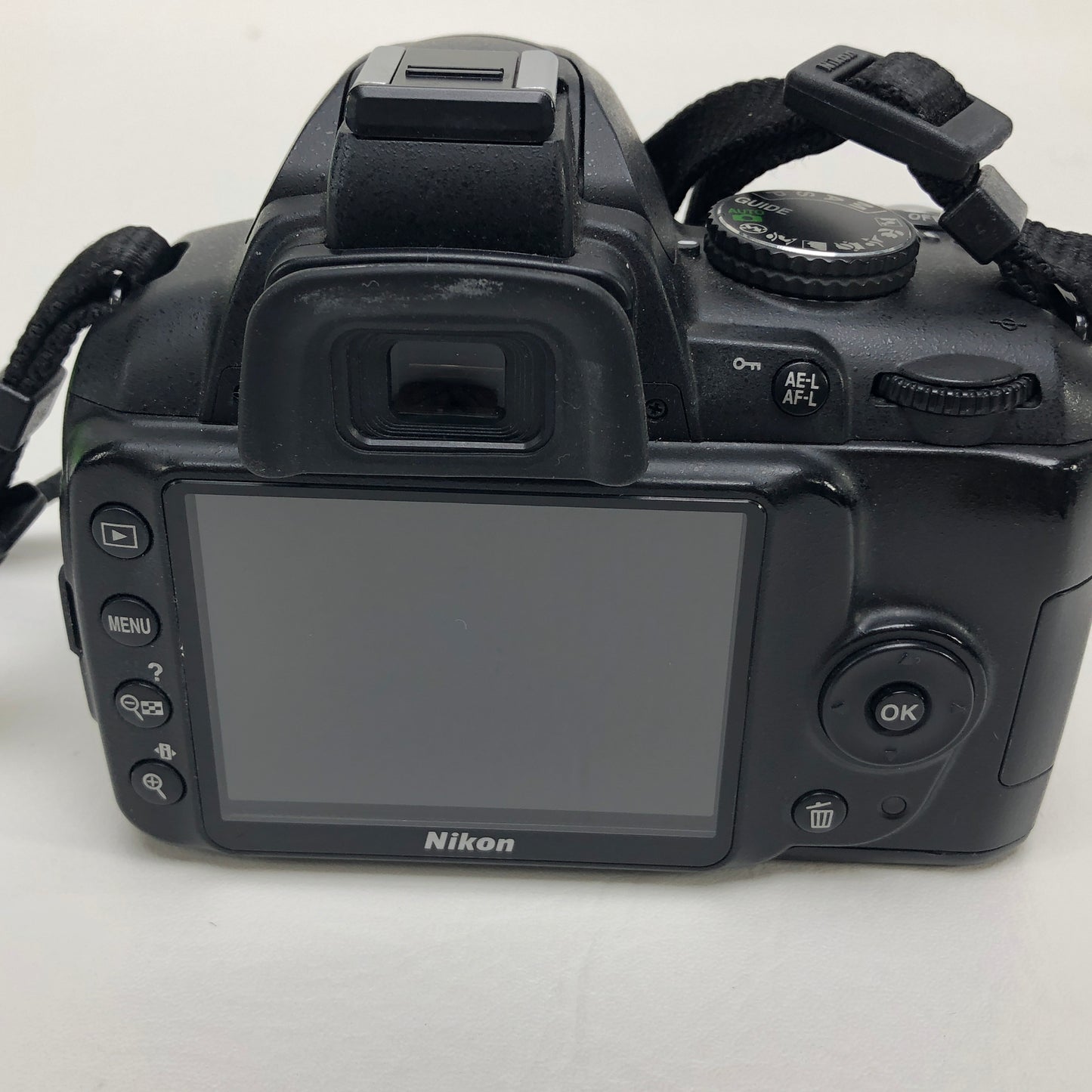 Nikon D3000 10.2MP Digital SLR DSLR Camera