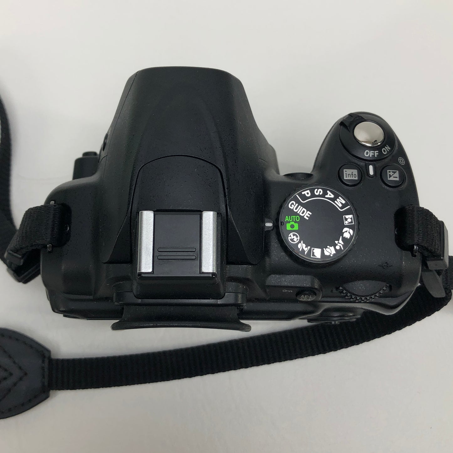 Nikon D3000 10.2MP Digital SLR DSLR Camera