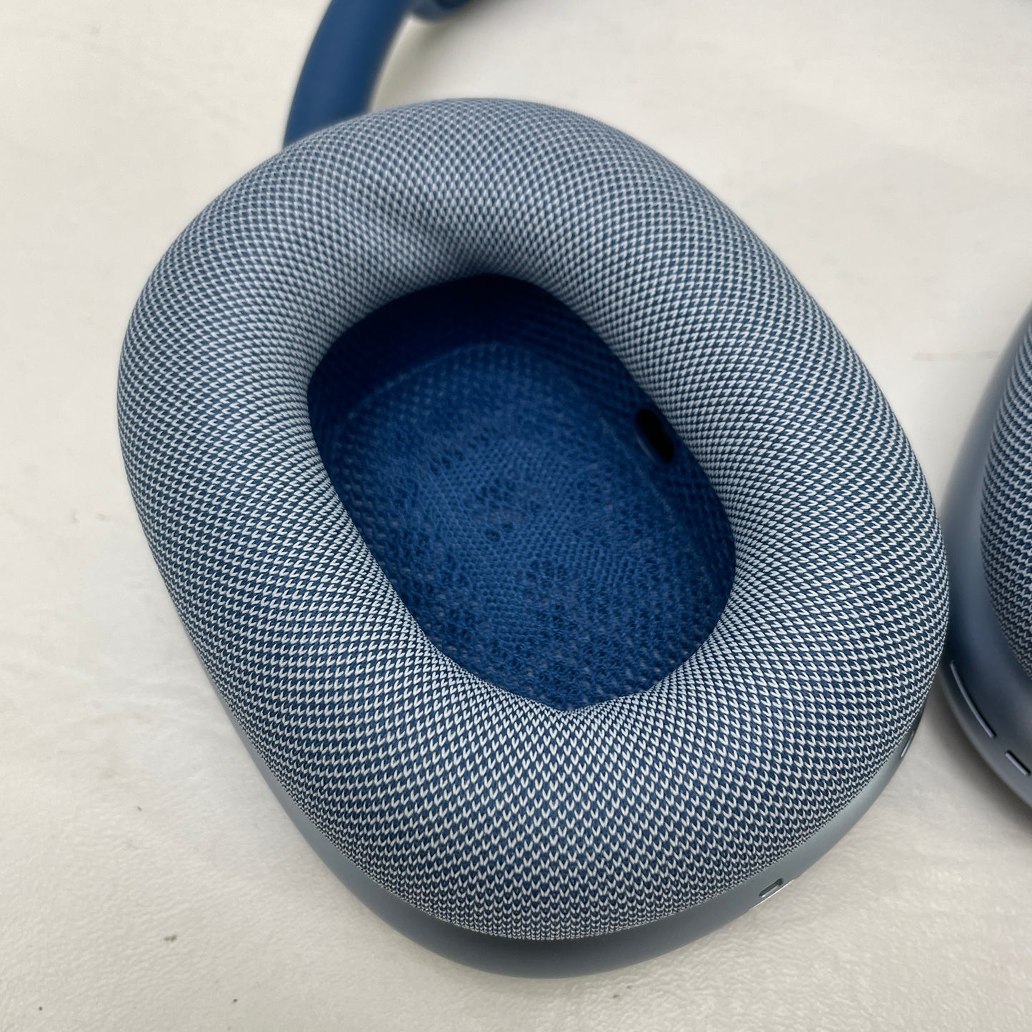 Apple AirPods Max Wireless Over-Ear Headphones Sky Blue MGYL3AM/A