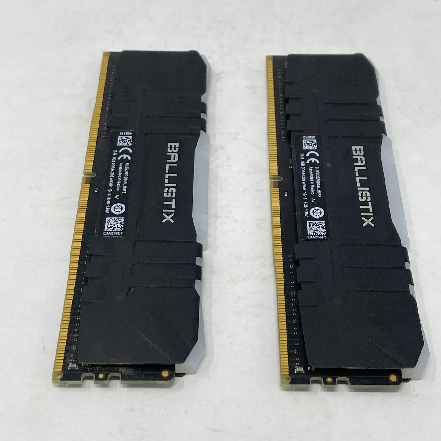 Crucial Ballistix 16GB (2x8GB) RAM DDR4 2666MHz BL8G32C16U4BL.M8FE