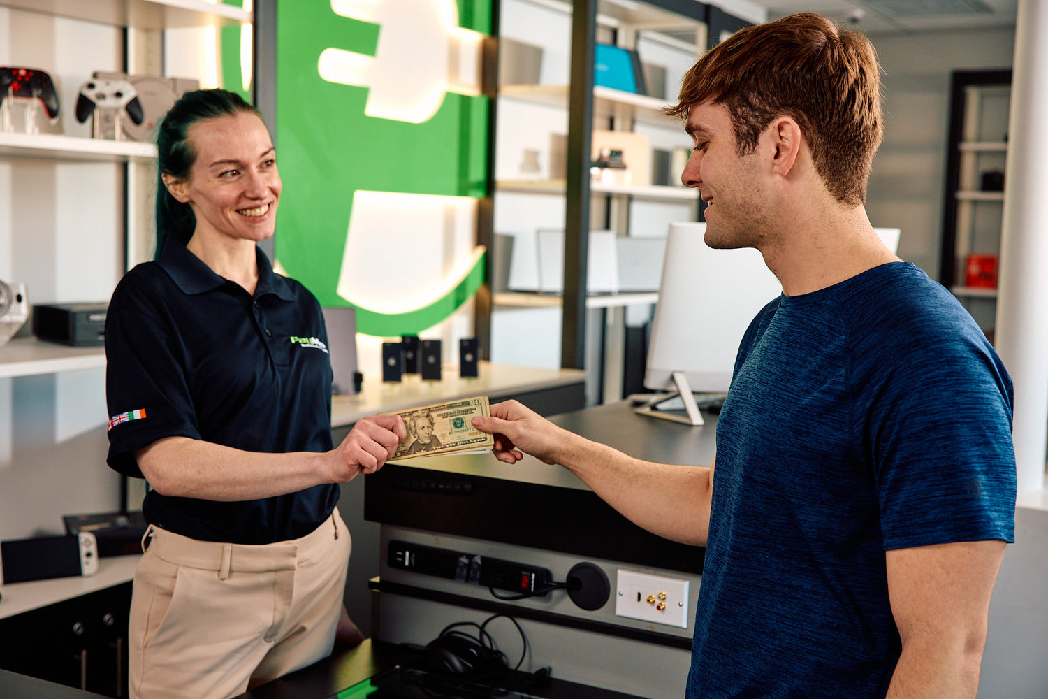 paymore employee paying a customer