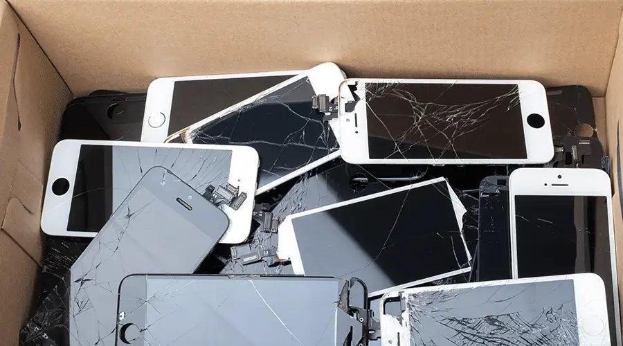 An individual meeting an online buyer while selling a smartphone.