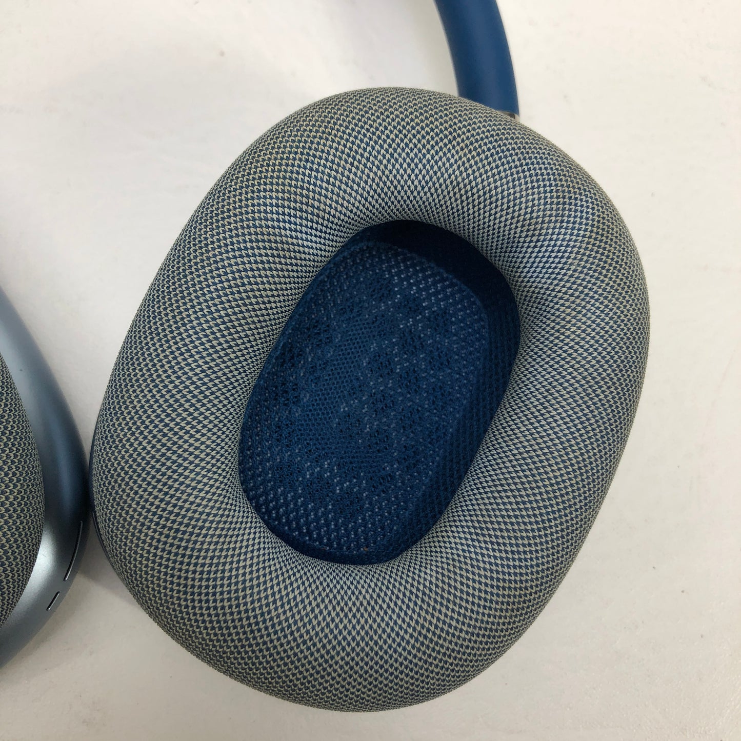 Apple AirPods Max Wireless Over-Ear Headphones Sky Blue MGYL3AM/A
