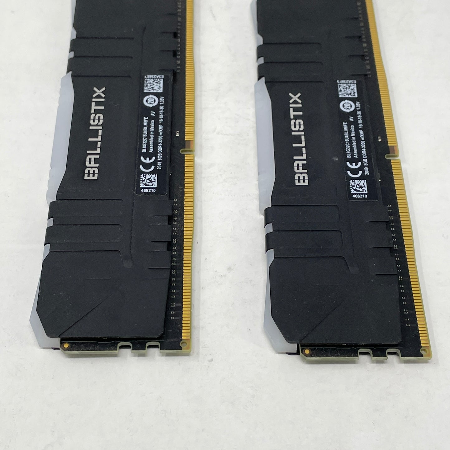 Crucial Ballistix 16GB (2x8GB) RAM DDR4 2666MHz BL8G32C16U4BL.M8FE