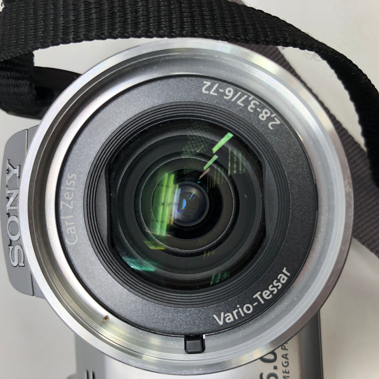 Sony Super SteadyShot DSC-H2 6.0MP Compact Digital Camera