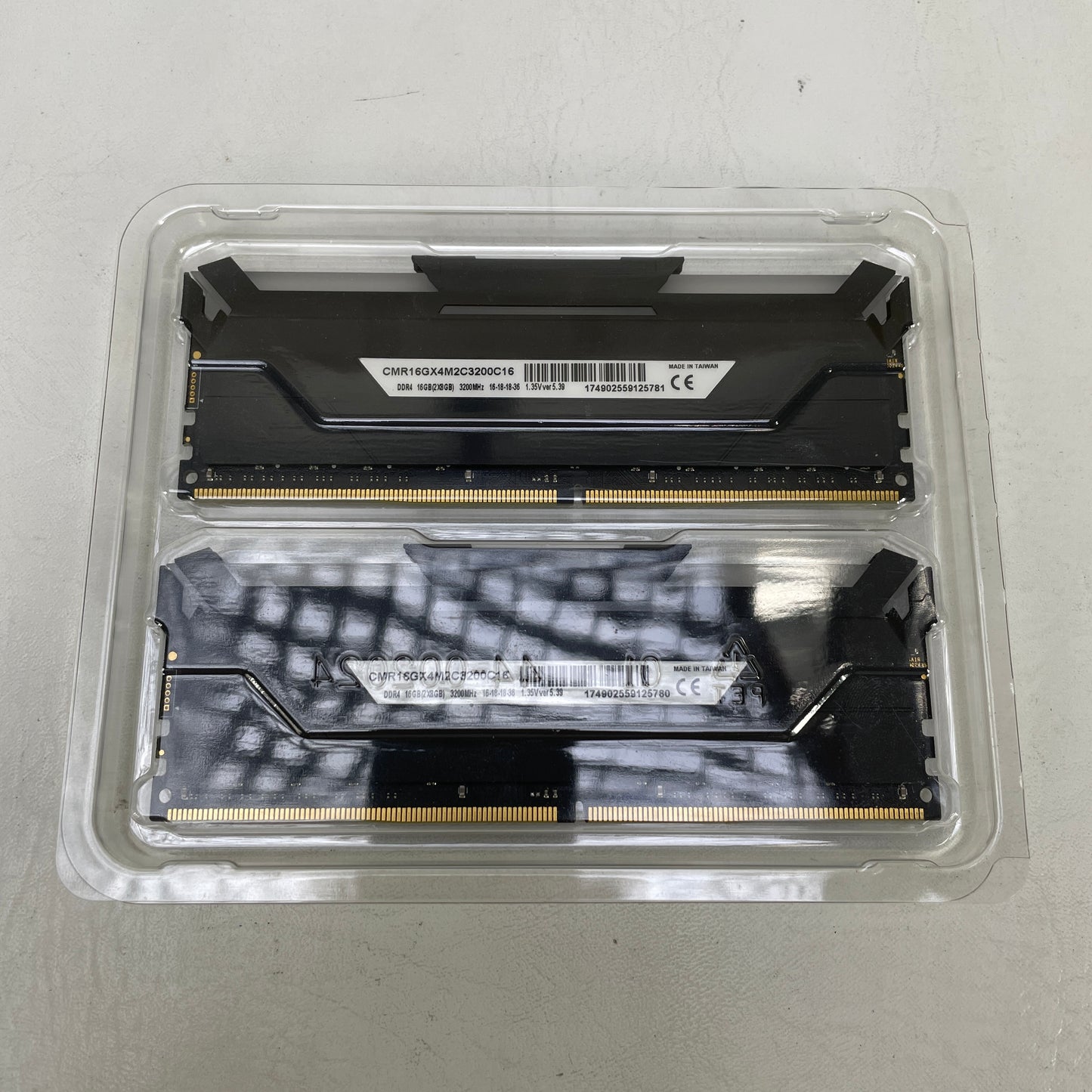 Corsair Vengeance RGB 16GB (2x8GB) RAM DDR4 3200MHz CMR16GX4M2C3200C16