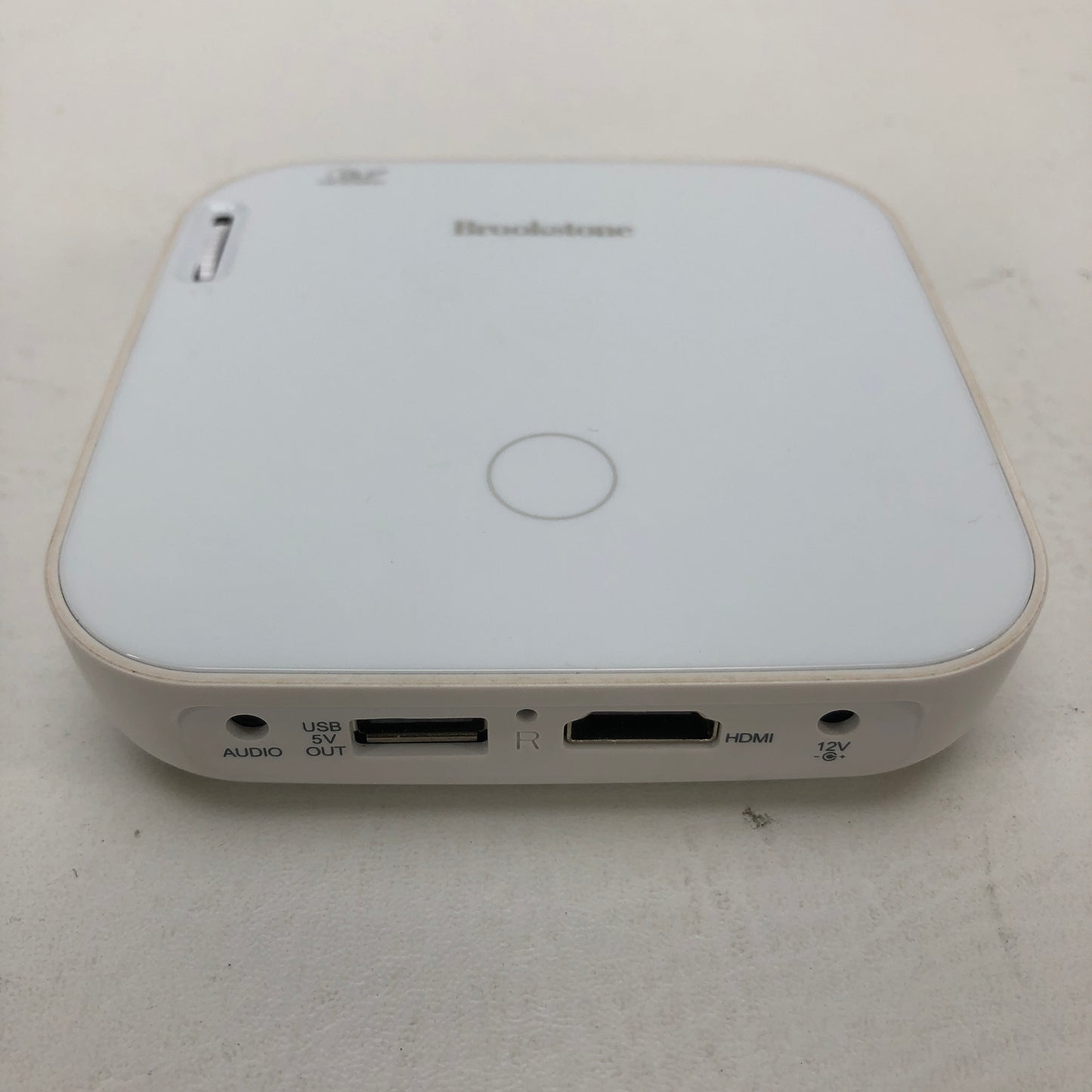 Brookstone Mini Projector 848 x 480 200 Lumens Mini Projector 975362