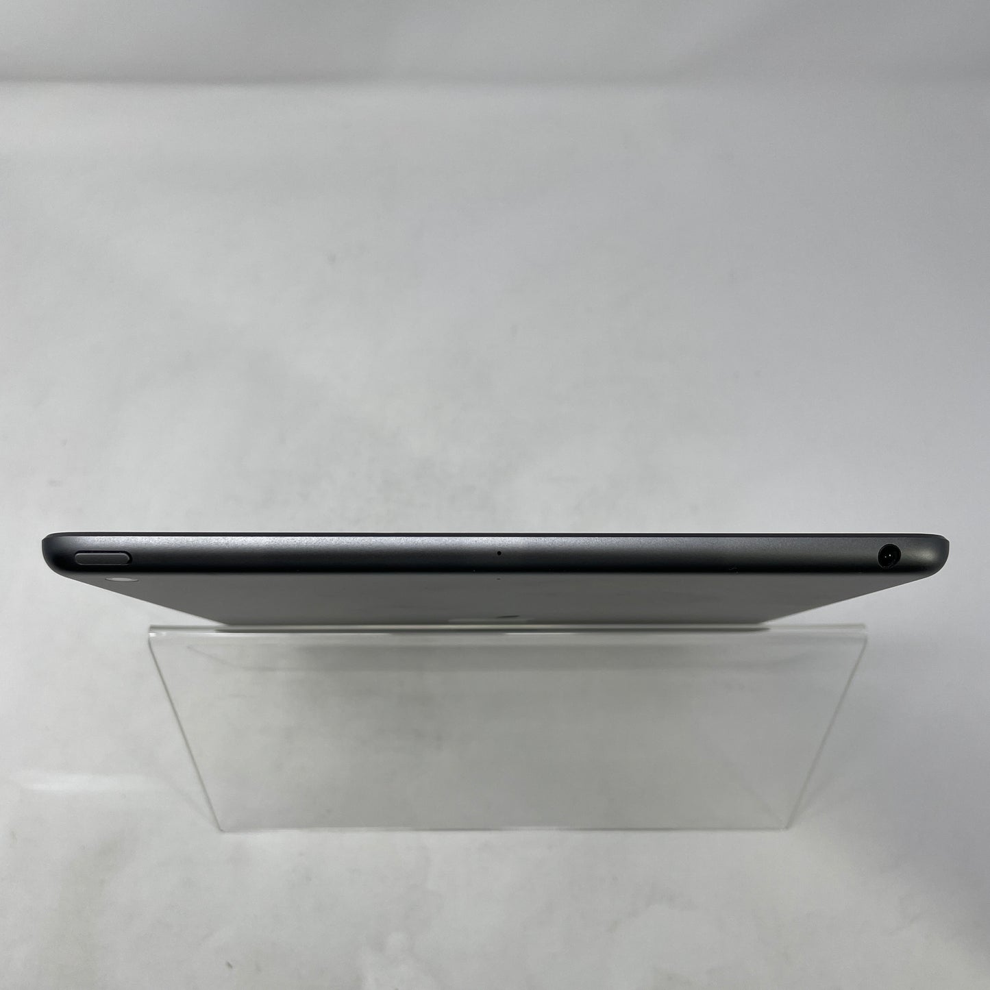 WiFi Only Apple iPad 9th Gen 256GB Space Gray MK2N3LL/A Screen Scuffs
