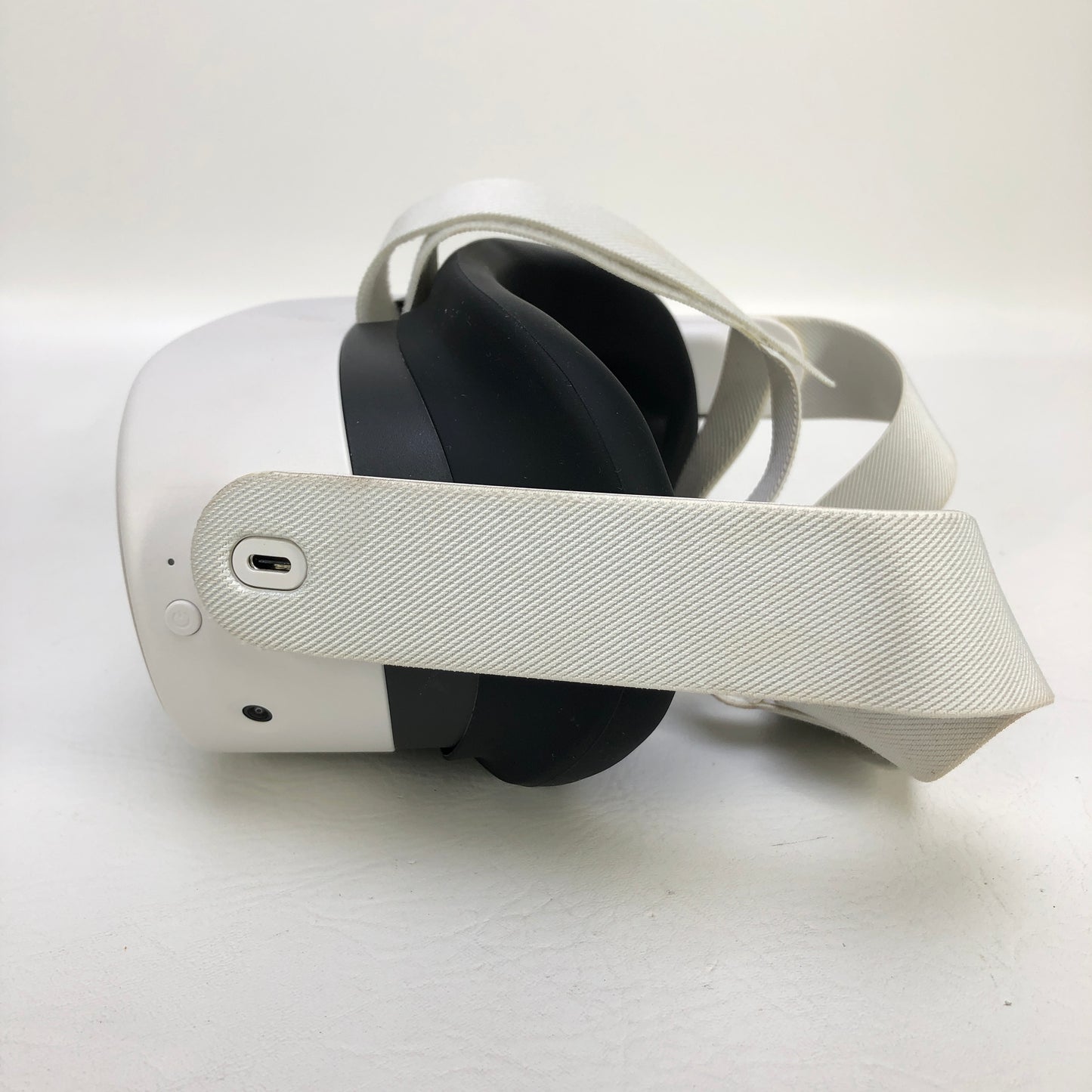 Meta Quest 3S 128GB Standalone All-in-One VR Headset P97