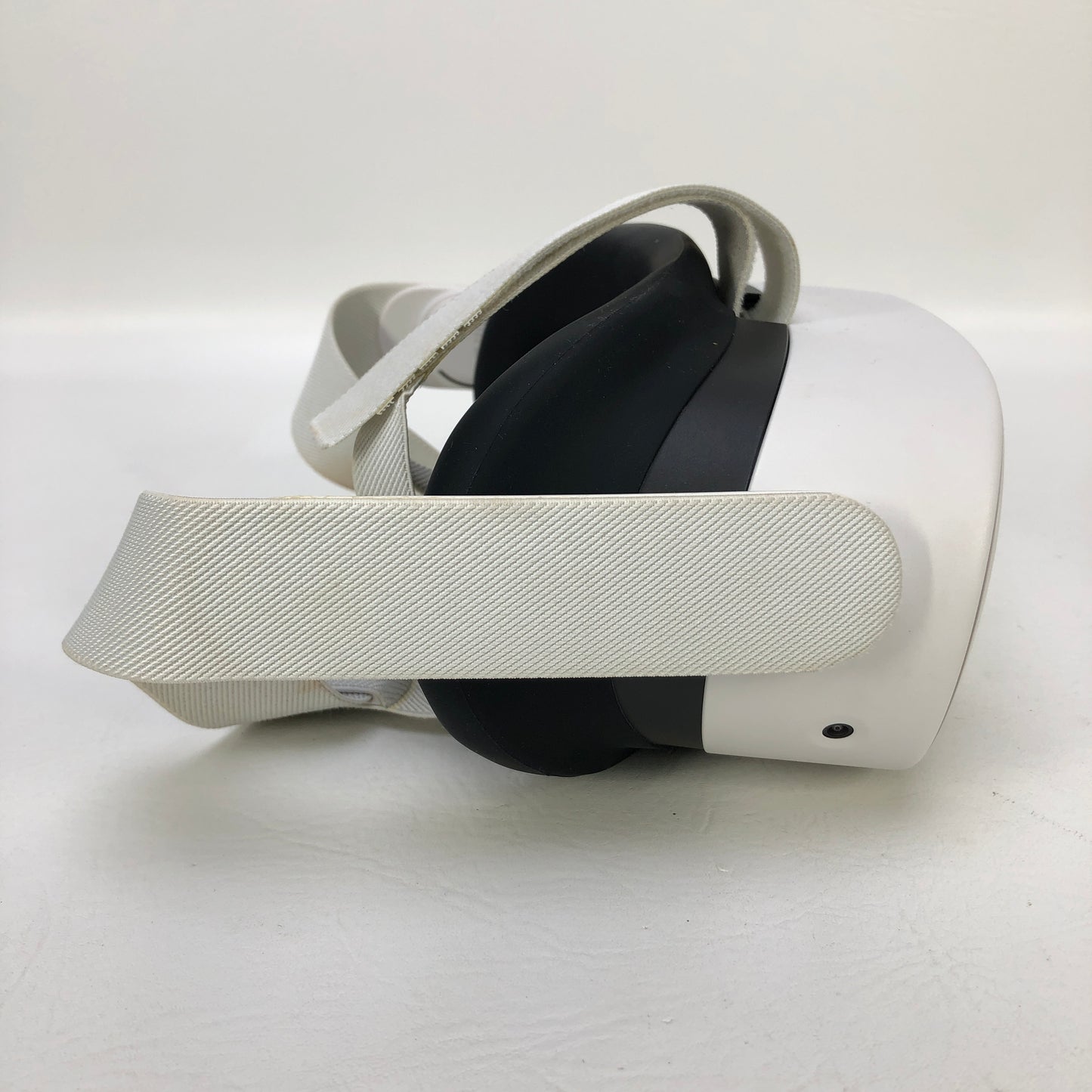 Meta Quest 3S 128GB Standalone All-in-One VR Headset P97