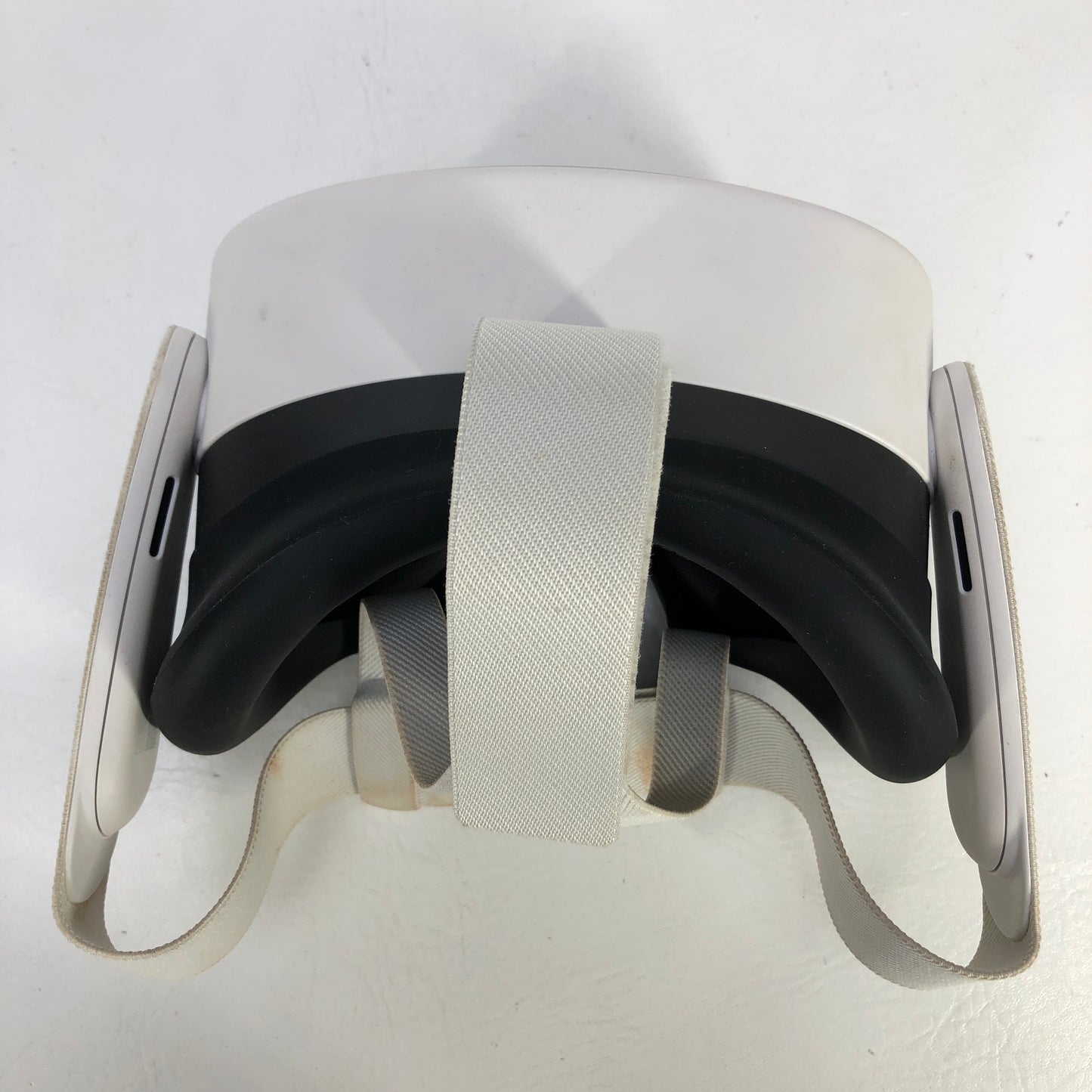 Meta Quest 3S 128GB Standalone All-in-One VR Headset P97