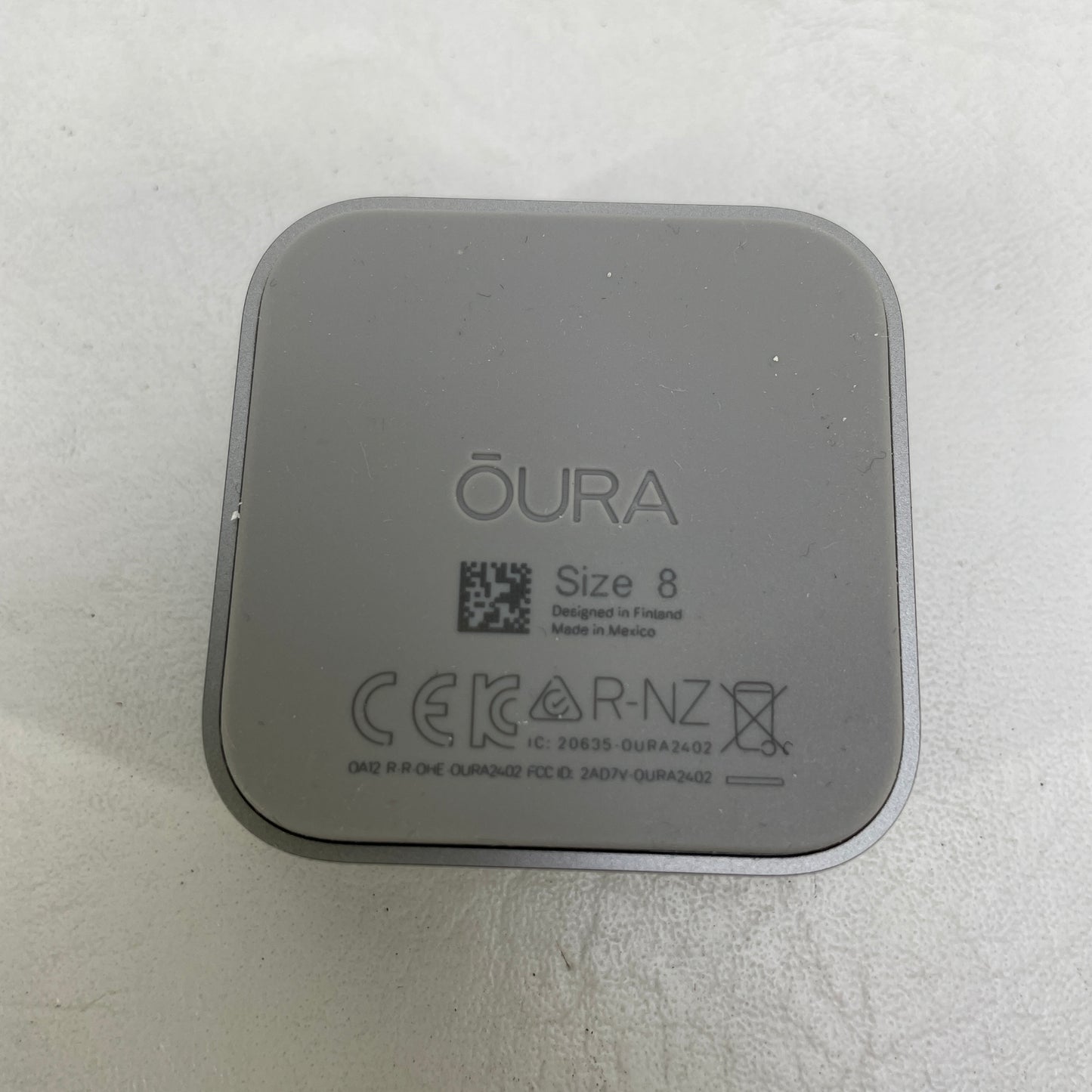 Oura Ring 4 Size 8 Activity Tracker Sliver JZ90-54217-08