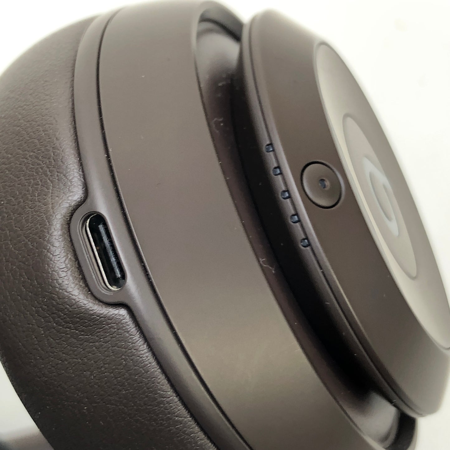 Beats Studio Pro  Over-Ear Headphones Deep Brown