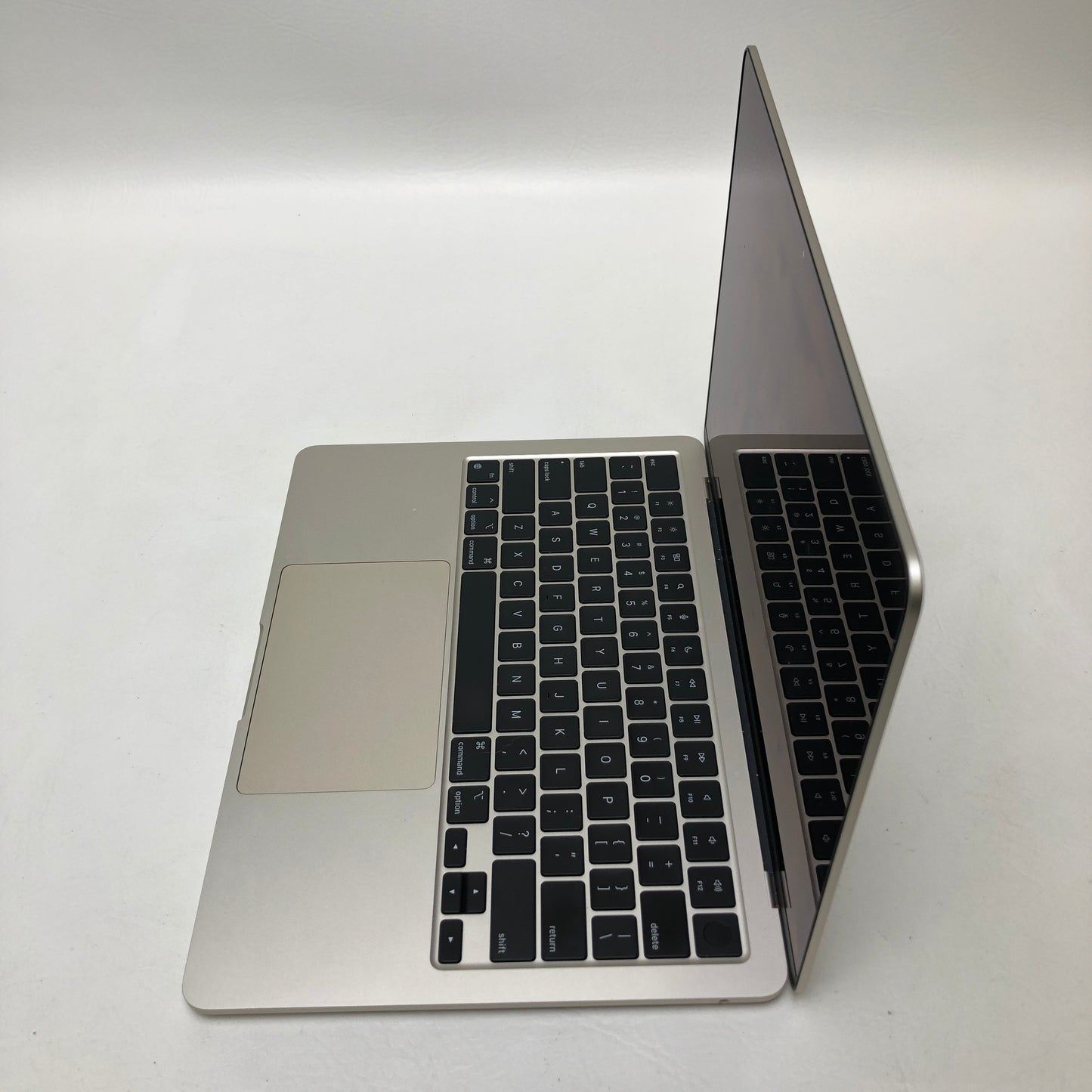 2022 Apple MacBook Air 13.6" M2 8C GPU 3.5GHz 16GB RAM 256GB SSD MC7W4LL/A