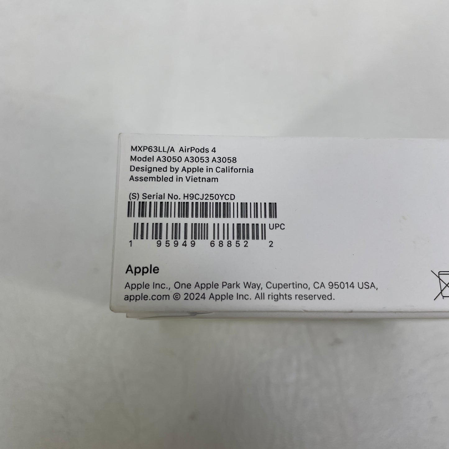 New Apple AirPods 4th Gen with Charging Case A3053 A3050 A3058 MXP63LL/A