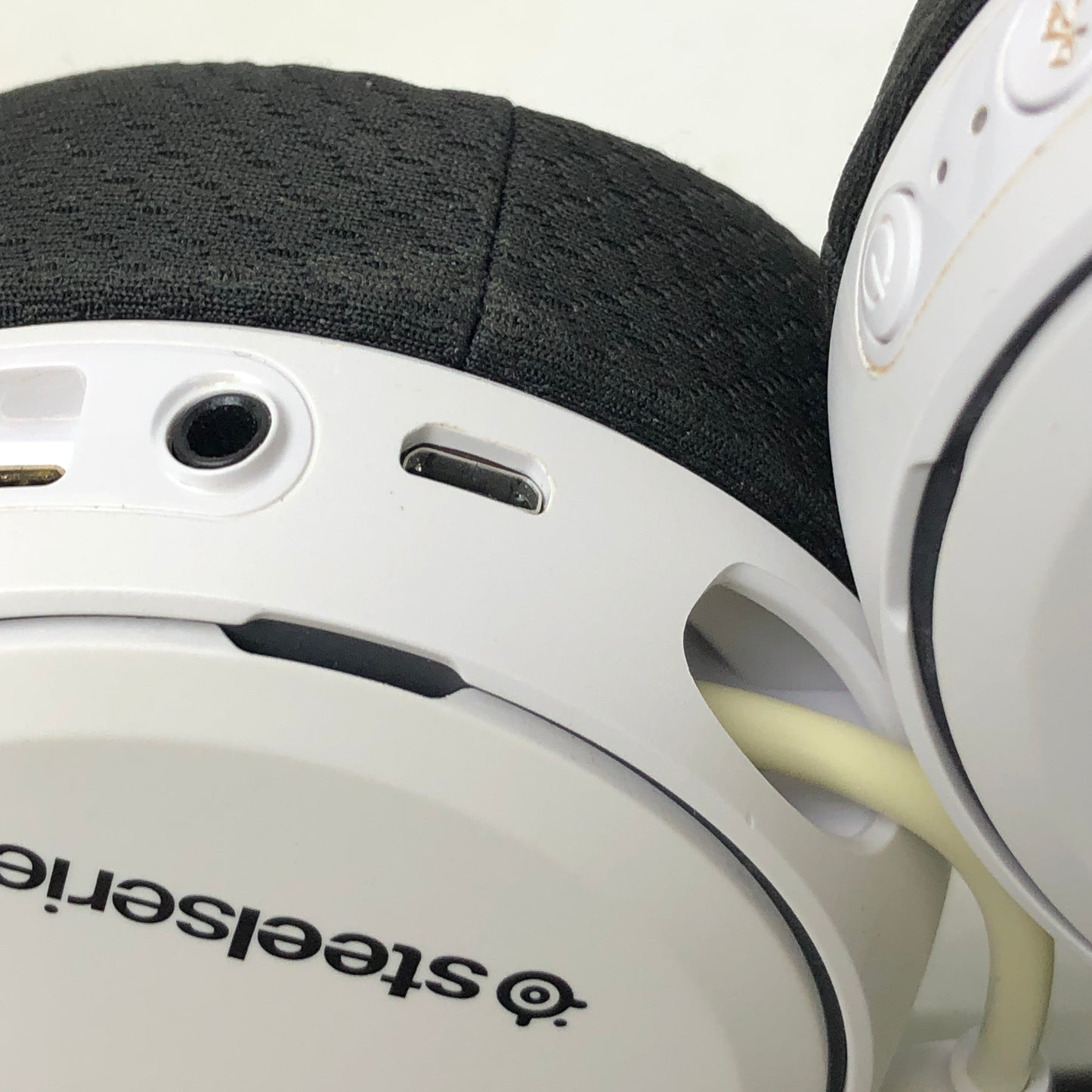 SteelSeries Arctis Pro Wireless Over Ear Gaming Headset White 