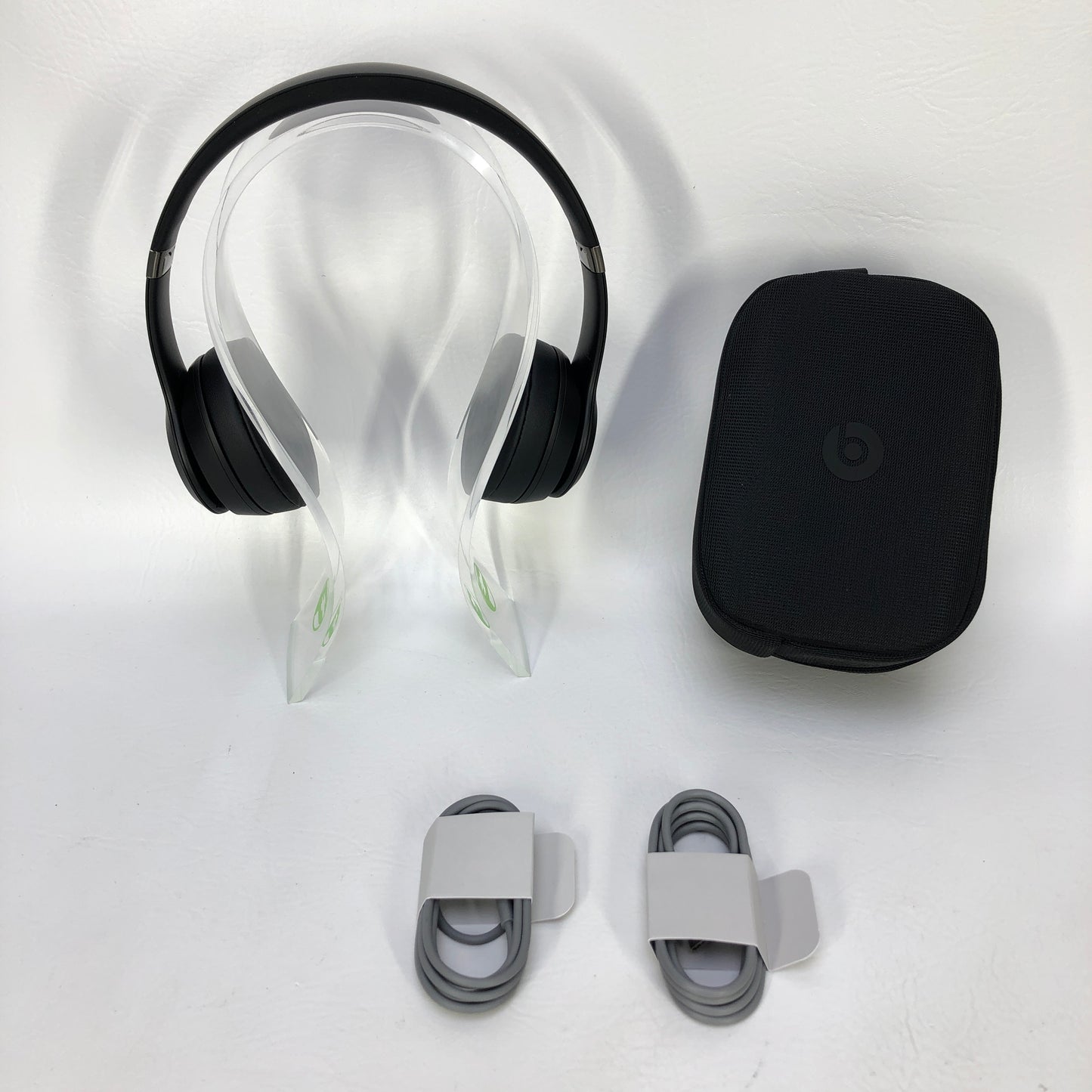 Beats Solo4  Wireless Bluetooth On-Ear Headphones Matte Black MUW23LL/A