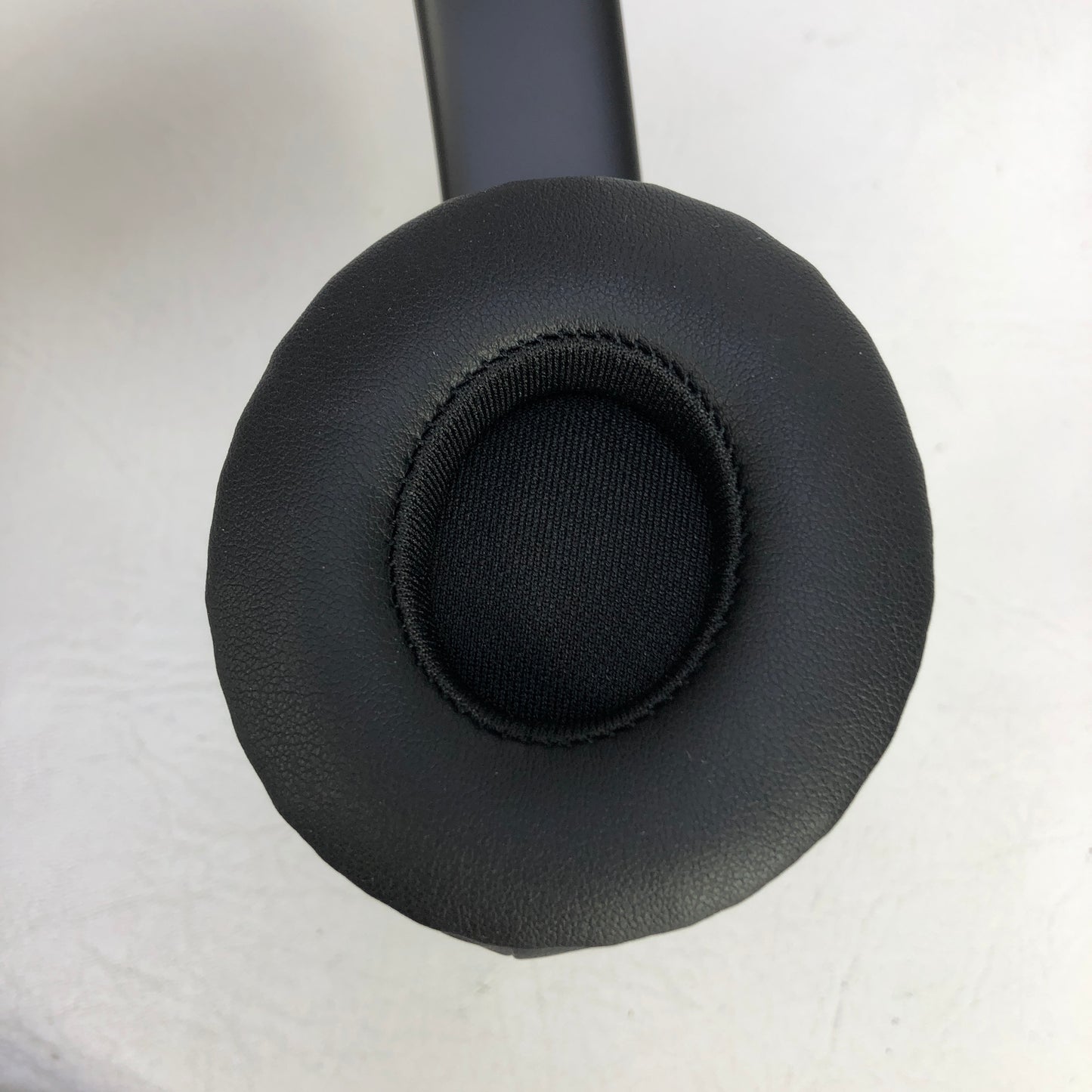 Beats Solo4  Wireless Bluetooth On-Ear Headphones Matte Black MUW23LL/A