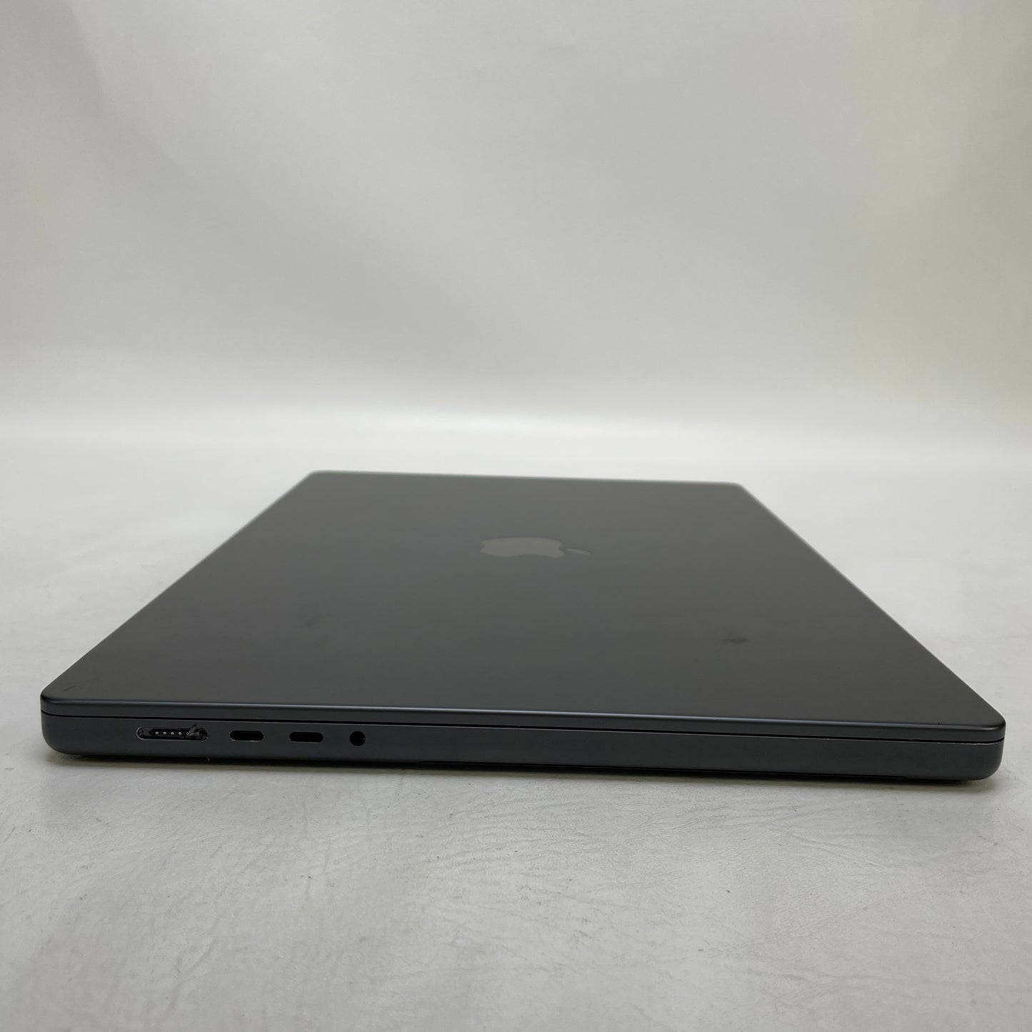 2023 Apple MacBook Pro 16" M3 Pro 14C GPU 4.0GHz 36GB RAM 1TB SSD Z1AF0019YLL/A