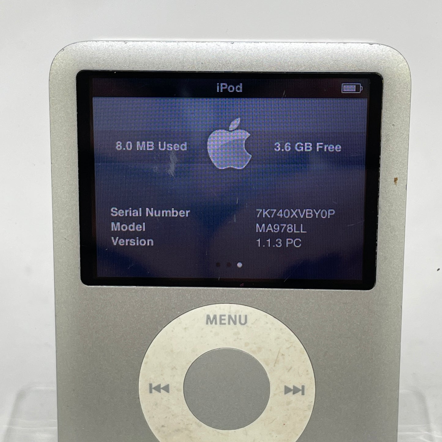 Apple iPod Nano 3rd Gen 4GB Silver MA978LL