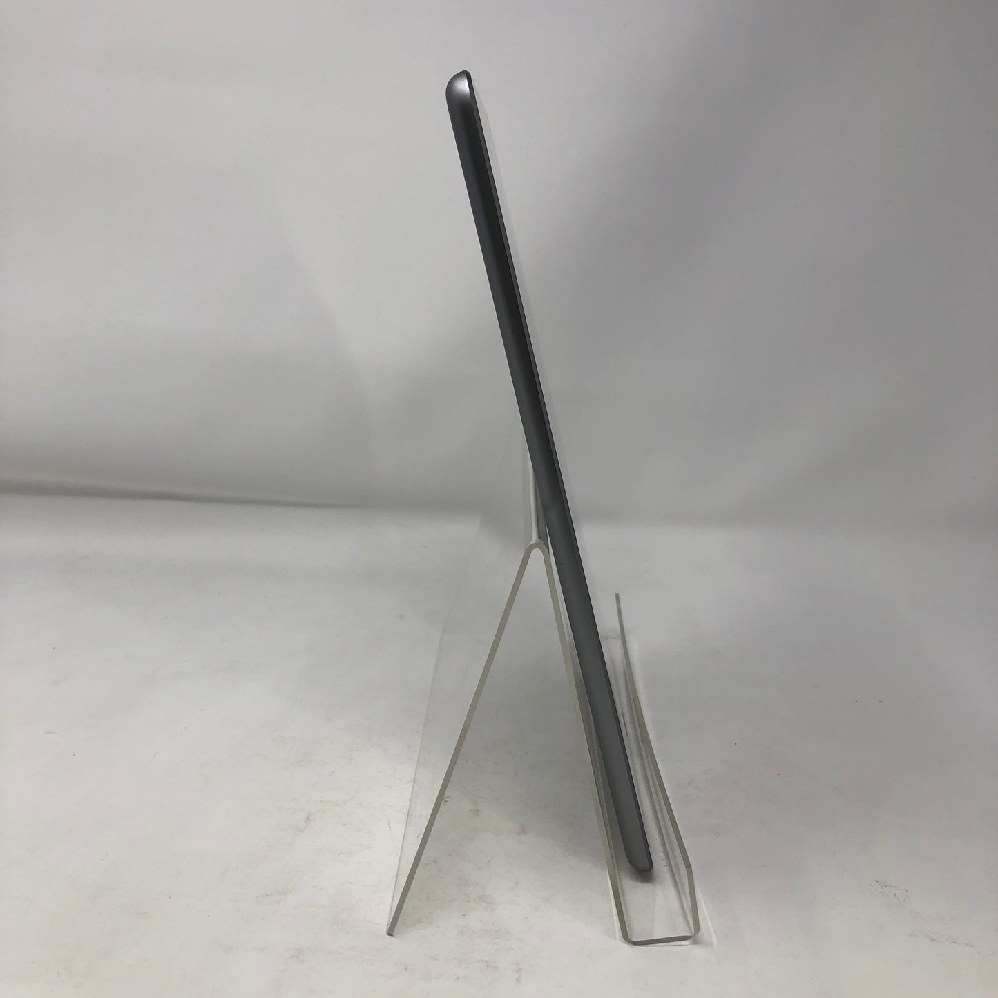 WiFi Only Apple iPad 6th Gen 32GB Space Gray MR7F2LL/A