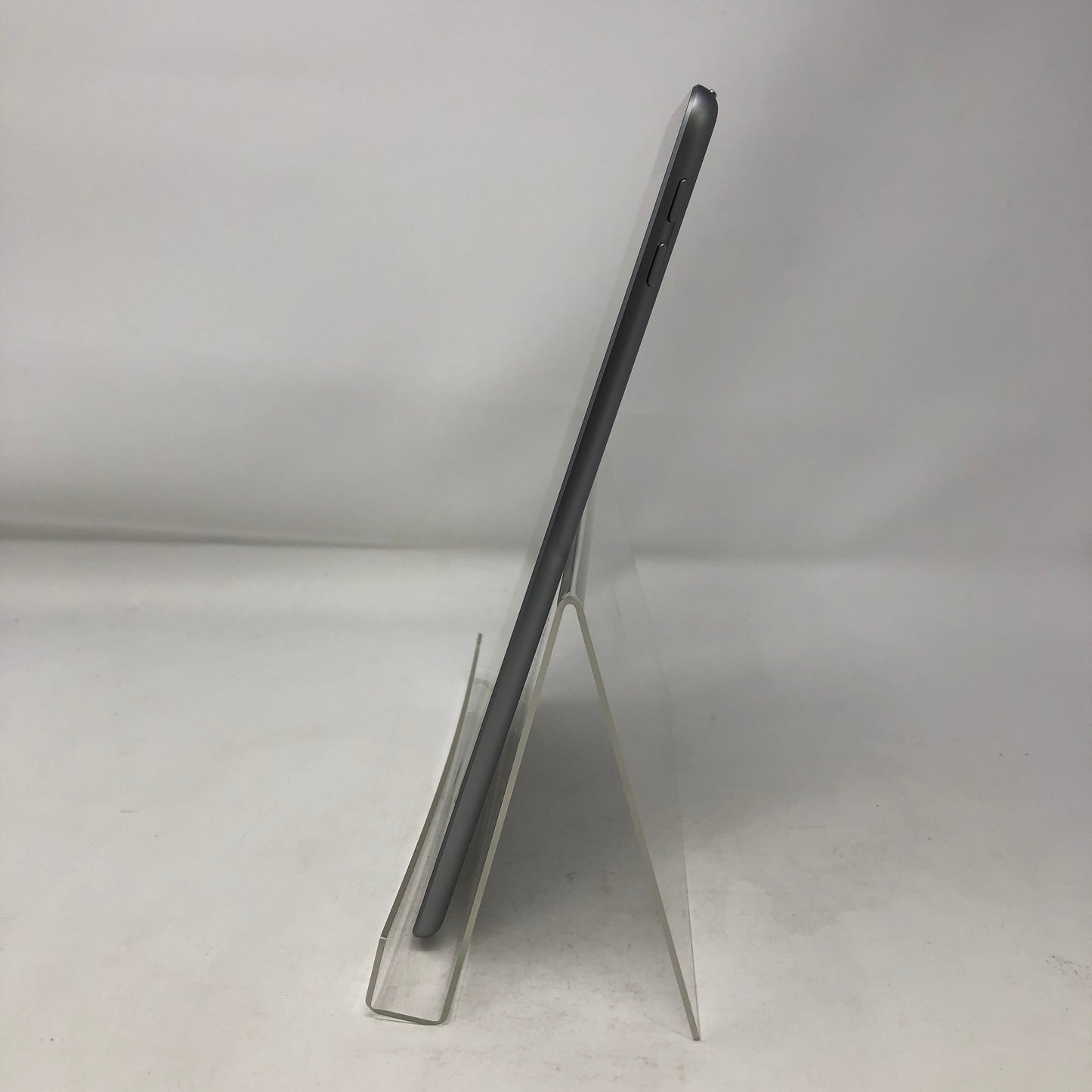 WiFi Only Apple iPad 6th Gen 32GB Space Gray MR7F2LL/A