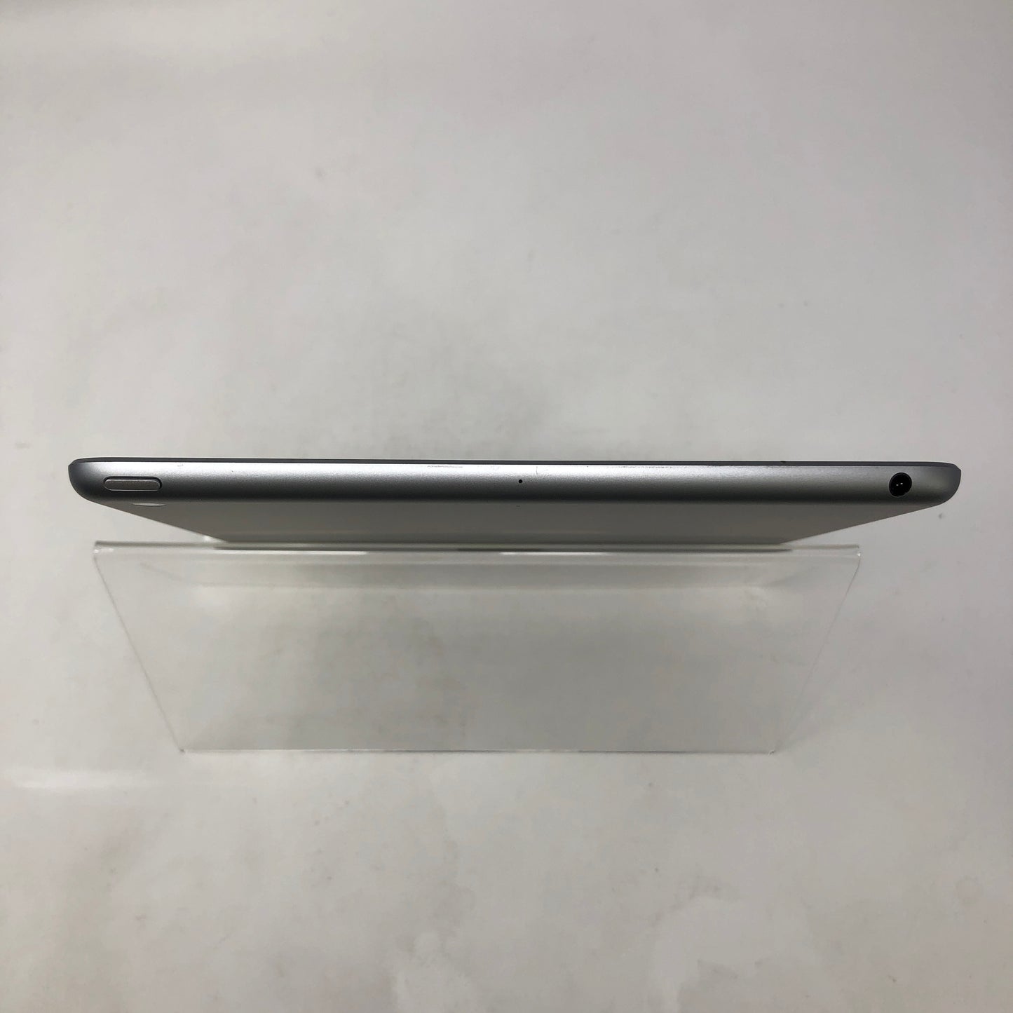 WiFi Only Apple iPad 6th Gen 32GB Space Gray MR7F2LL/A
