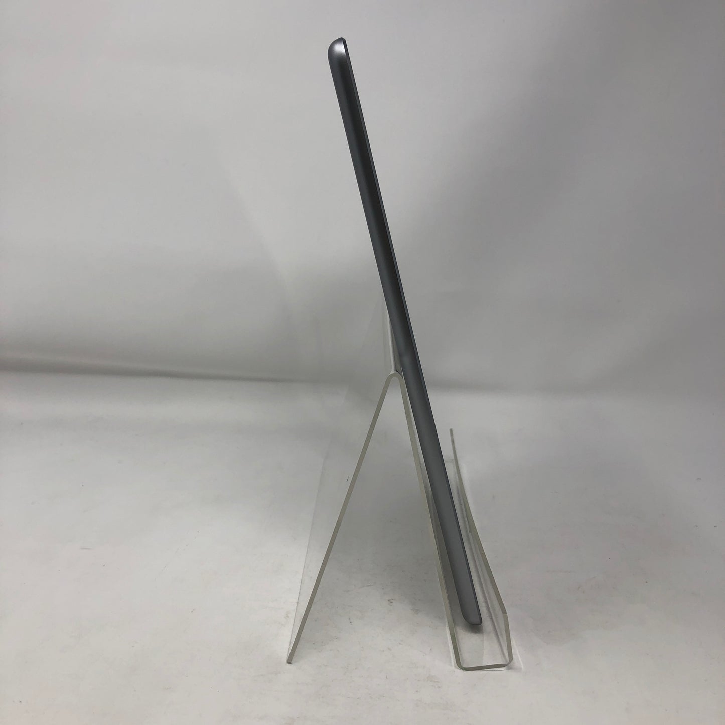 WiFi Only Apple iPad 6th Gen 32GB Space Gray MR7F2LL/A