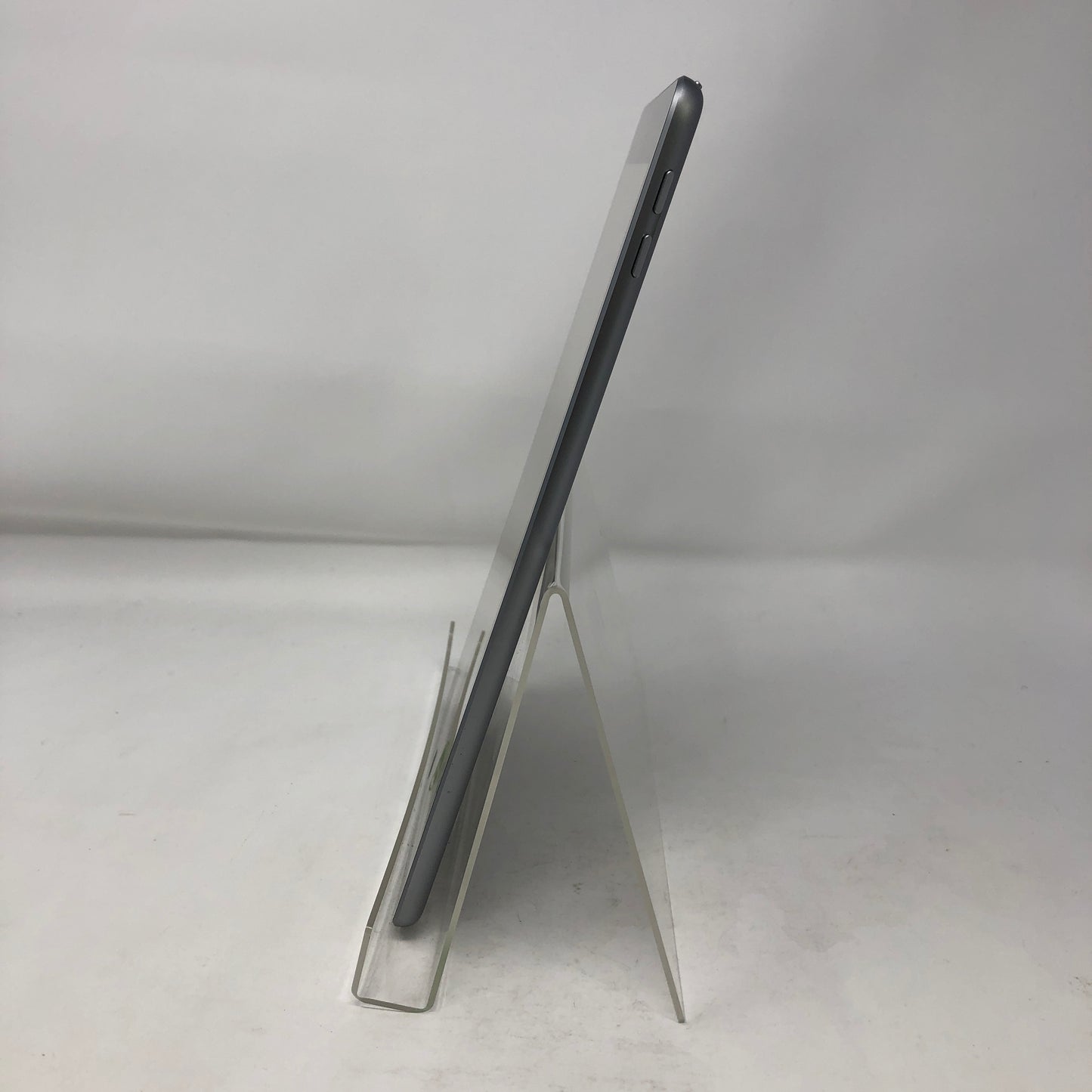 WiFi Only Apple iPad 6th Gen 32GB Space Gray MR7F2LL/A