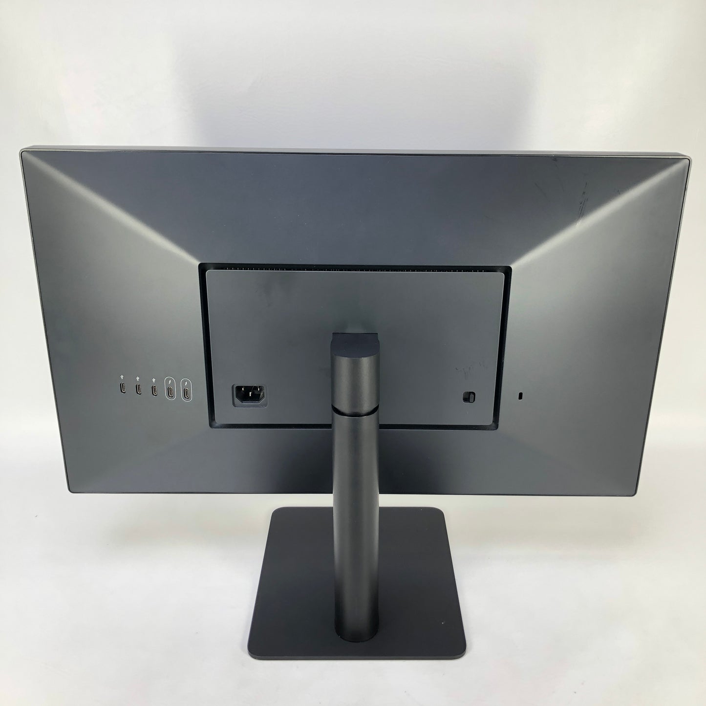 LG 24" 24MDAKL-B MonitorLG UltraFine 24MD4KL-B 24" 4K UHD IPS Monitor Thunderbolt 3 USB-C Display