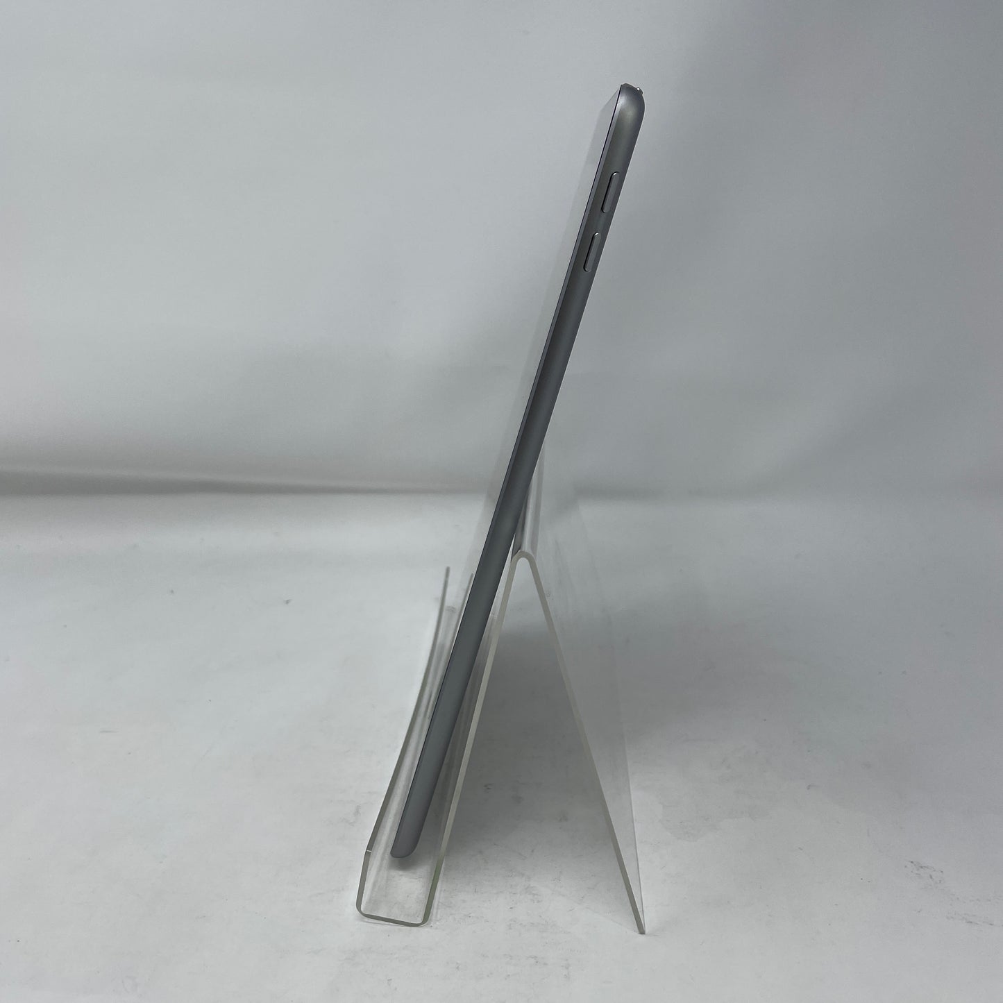 WiFi Only Apple iPad 6th Gen 32GB Space Gray MR7F2LL/A