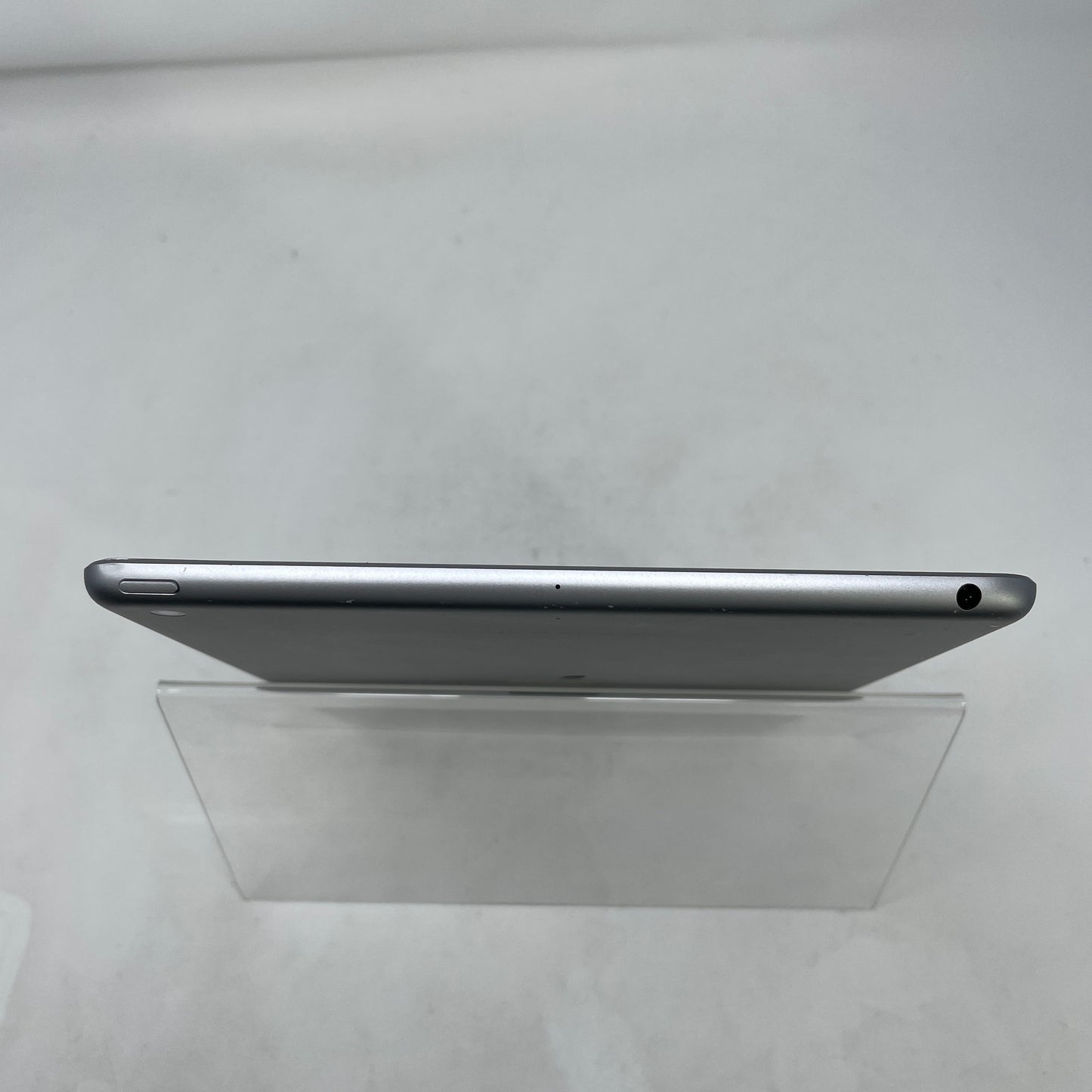 WiFi Only Apple iPad 6th Gen 32GB Space Gray MR7F2LL/A