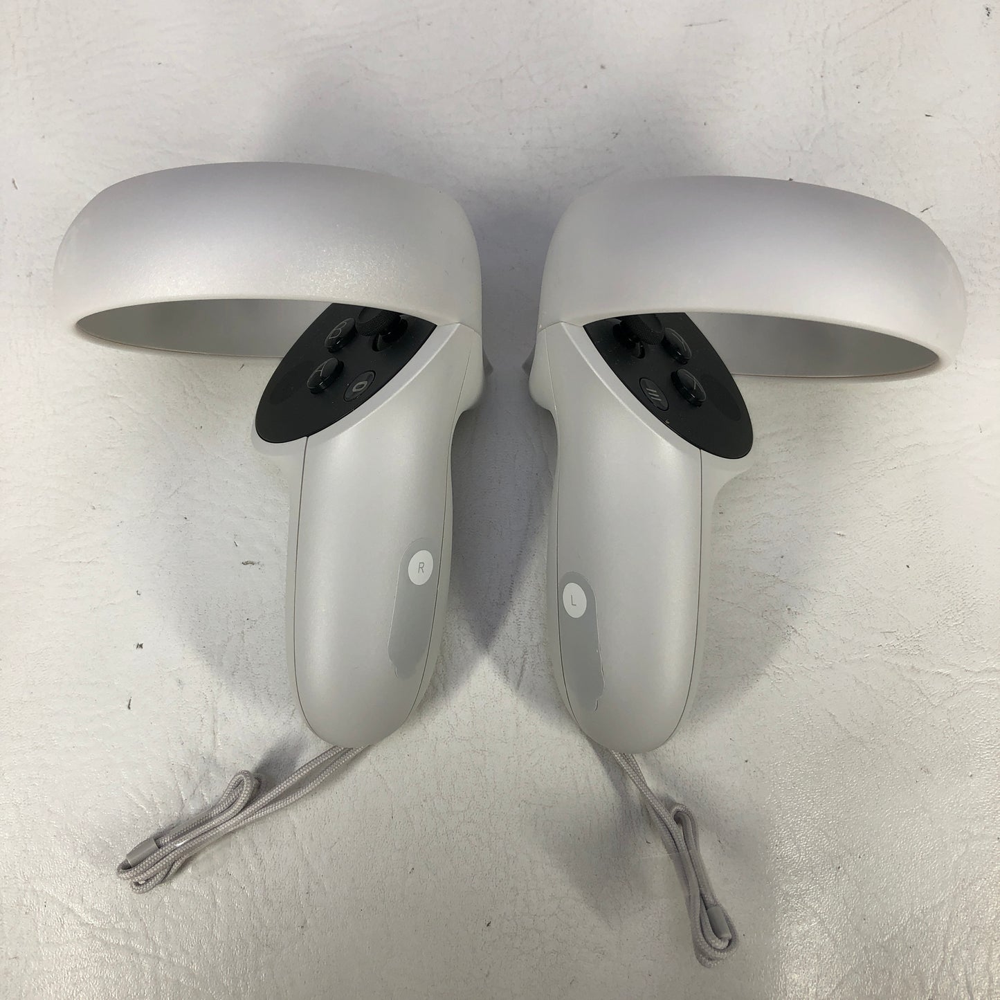 Oculus Quest 2 64GB Standalone All-in-One VR Headset KW49CM