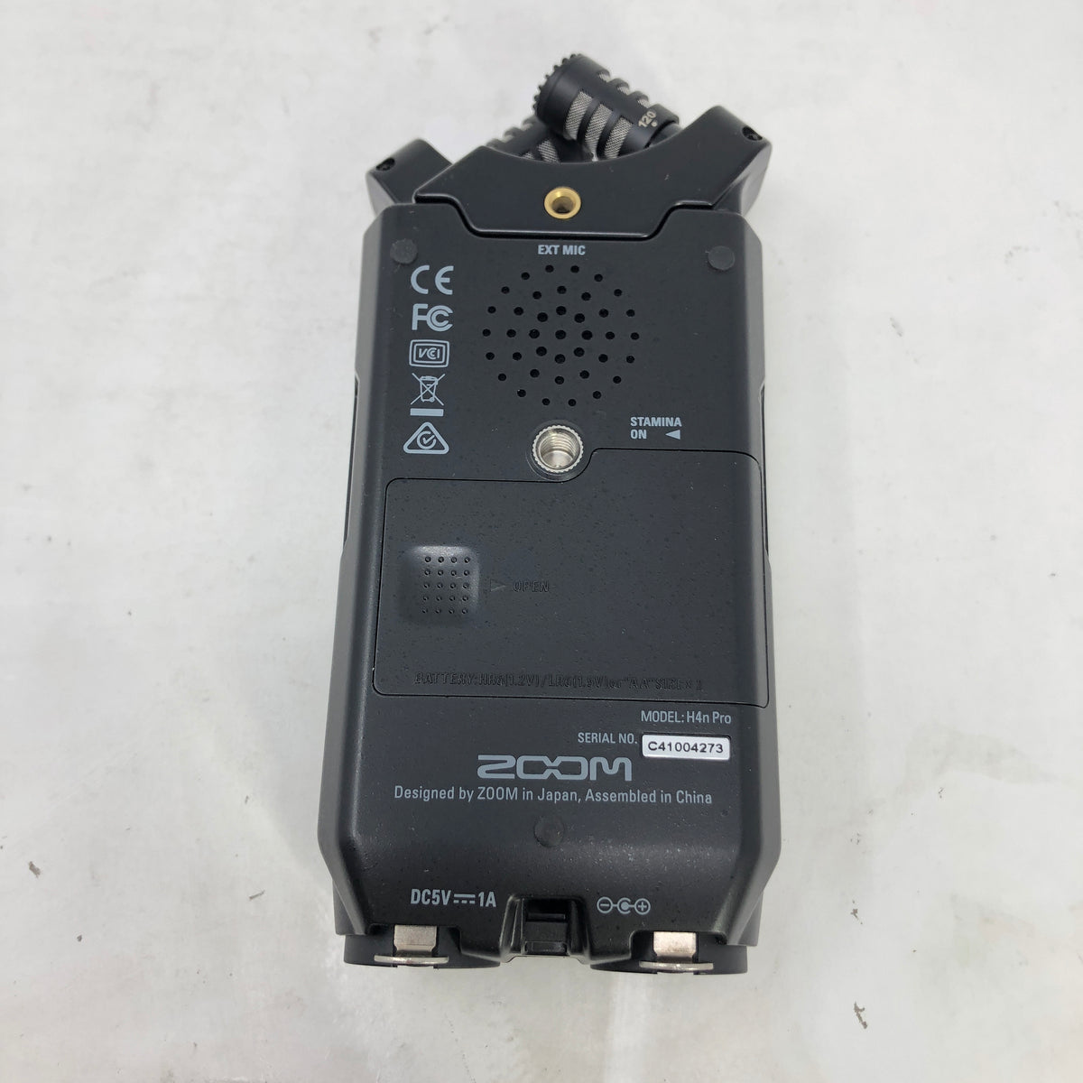 Zoom H4n Pro 4-Track Handy Digital Audio Recorder All Black Portable Stereo Mic