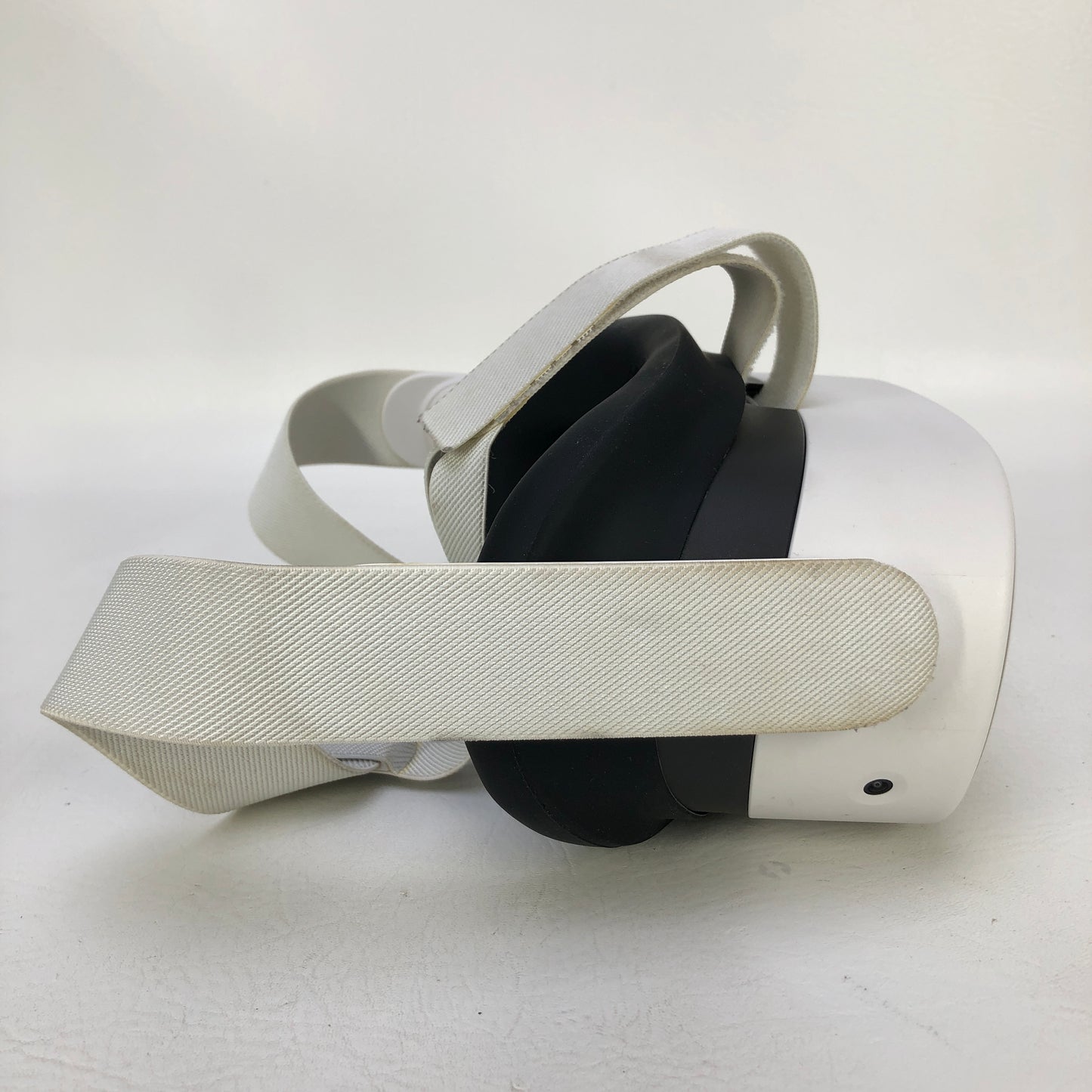Meta Quest 3S 128GB Standalone All-in-One VR Headset P97