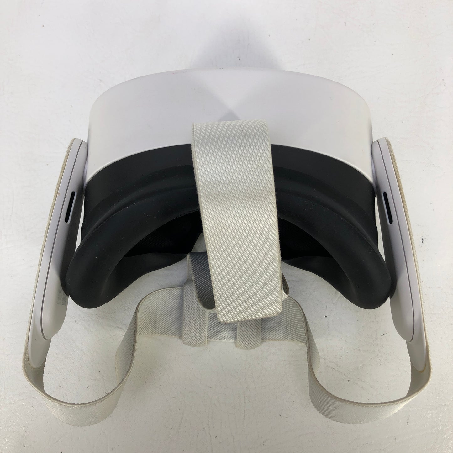 Meta Quest 3S 128GB Standalone All-in-One VR Headset P97