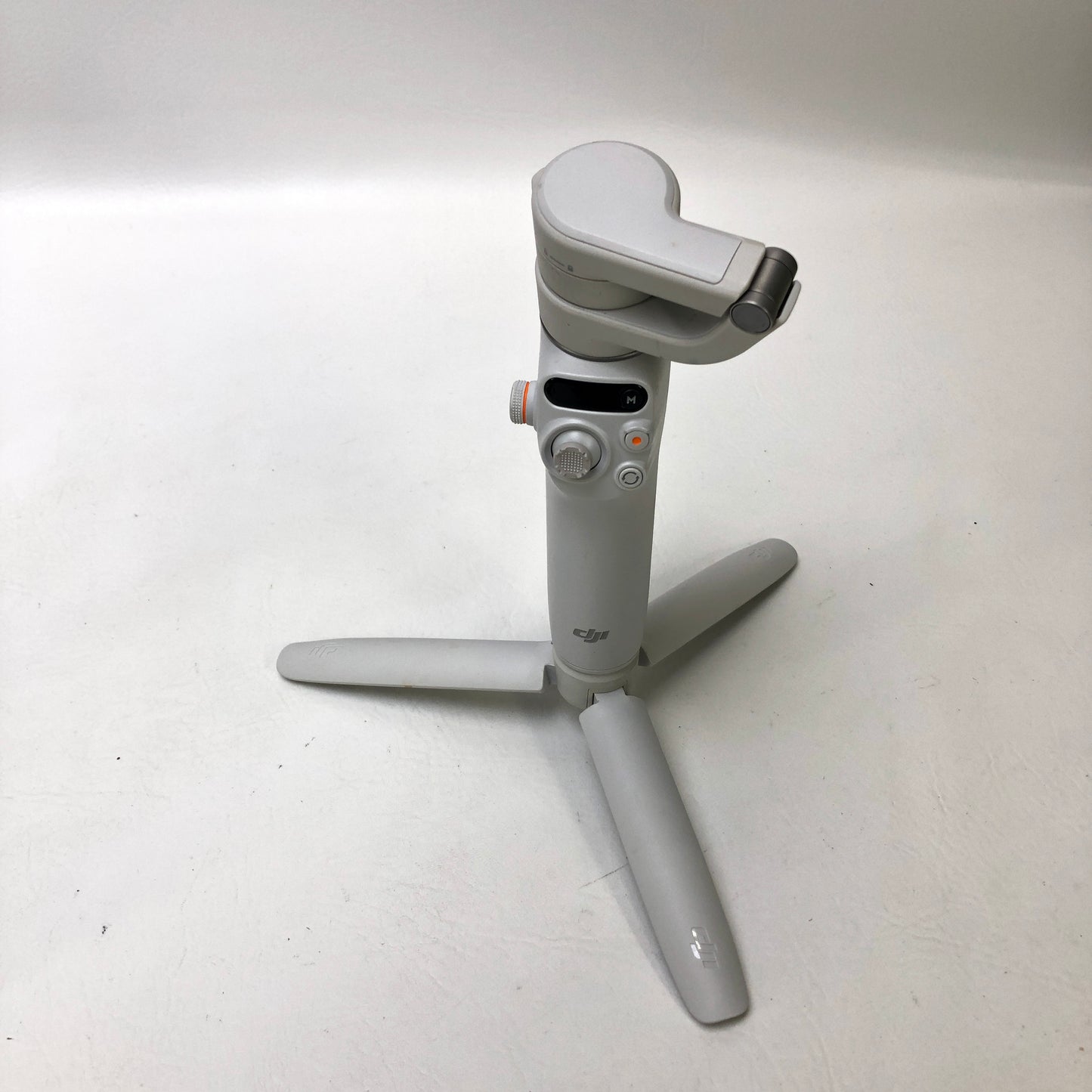 DJI Osmo Mobile 6 3-Axis Smartphone Gimbal Stabilizer CP.OS.00000284.01