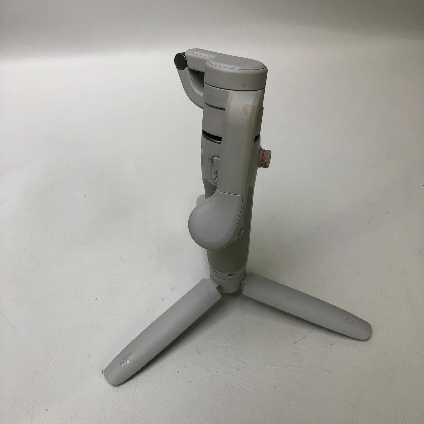 DJI Osmo Mobile 6 3-Axis Smartphone Gimbal Stabilizer CP.OS.00000284.01