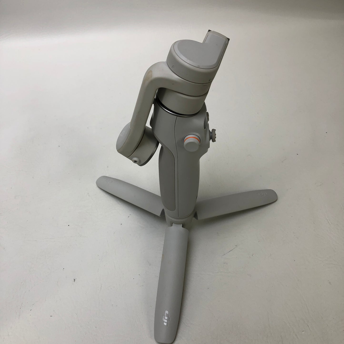 DJI Osmo Mobile 6 3-Axis Smartphone Gimbal Stabilizer CP.OS.00000284.01