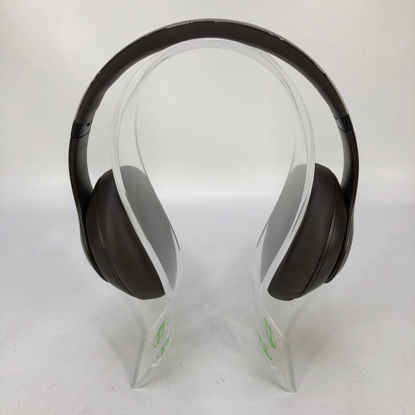 Beats Studio Pro Over-Ear Headphones. Deep Brown  MQTT3LL/A